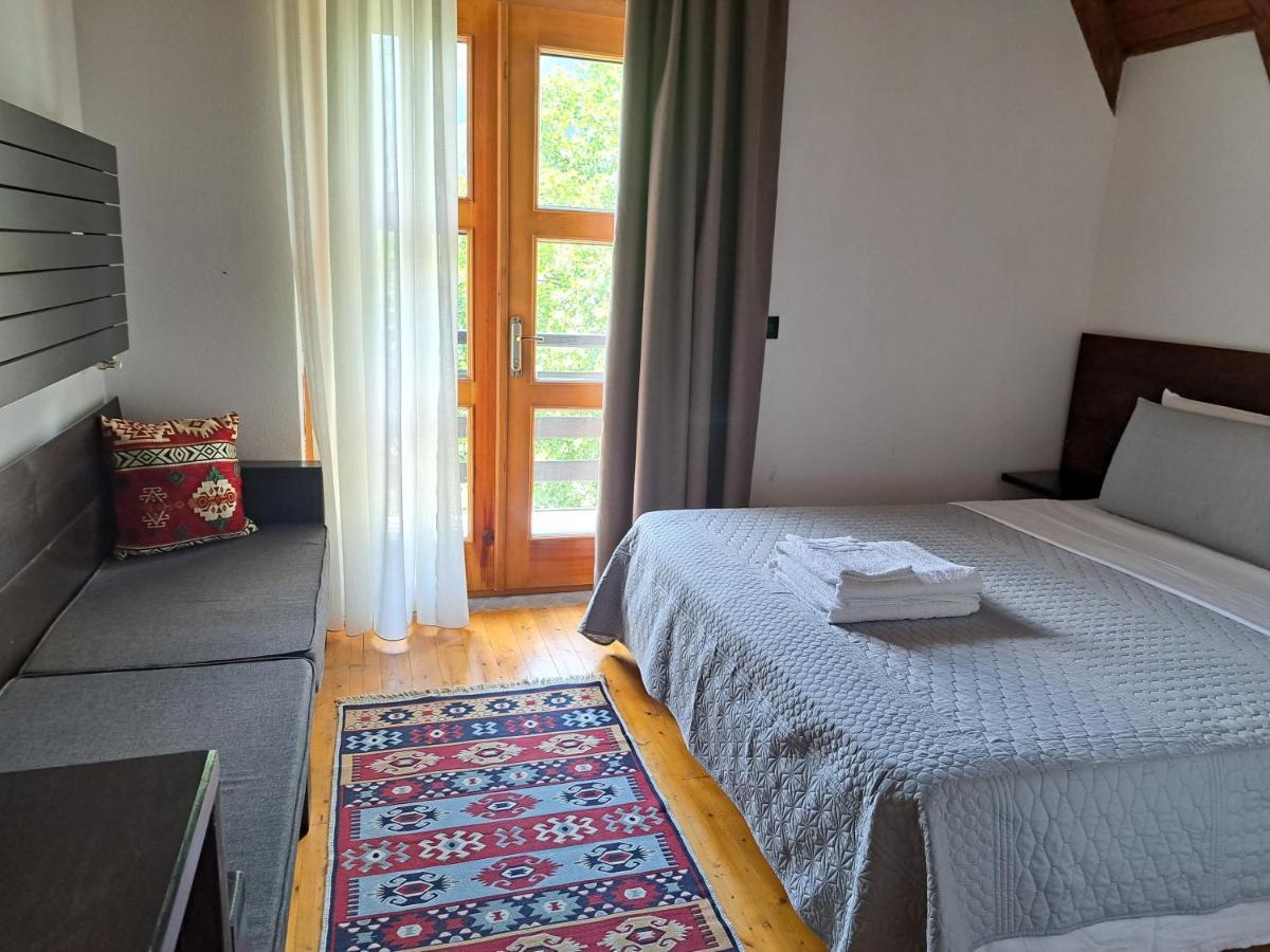 Villa Gjecaj Guesthouse And Restaurant 세스 외부 사진