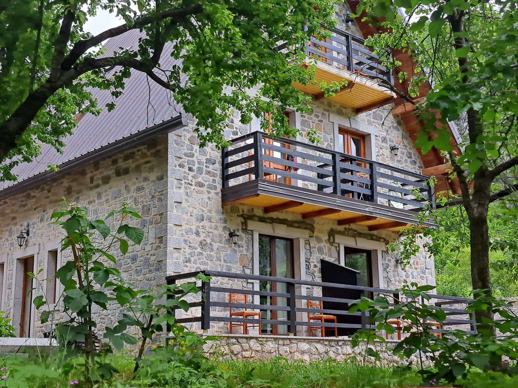 Villa Gjecaj Guesthouse And Restaurant 세스 외부 사진