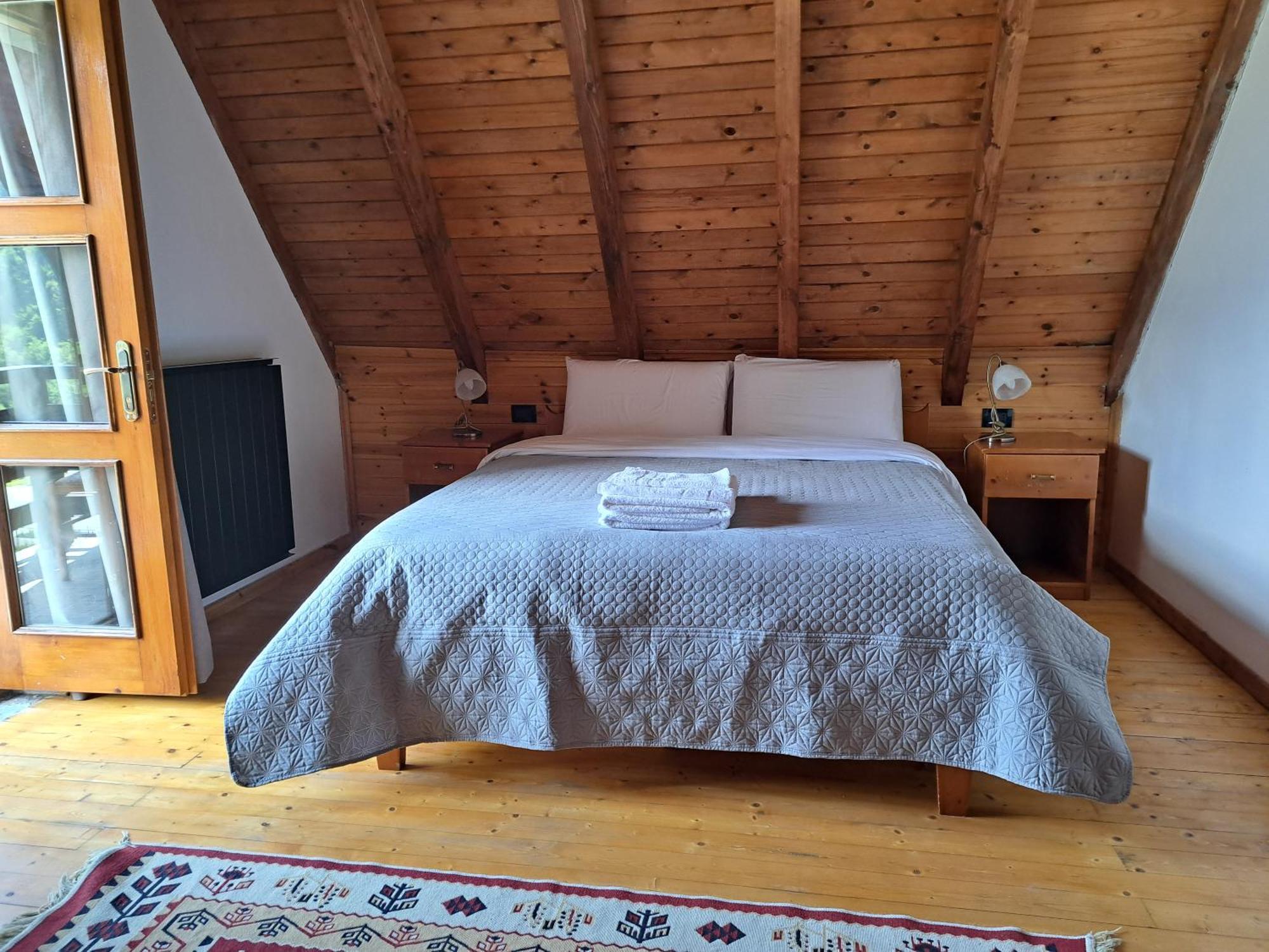 Villa Gjecaj Guesthouse And Restaurant 세스 외부 사진