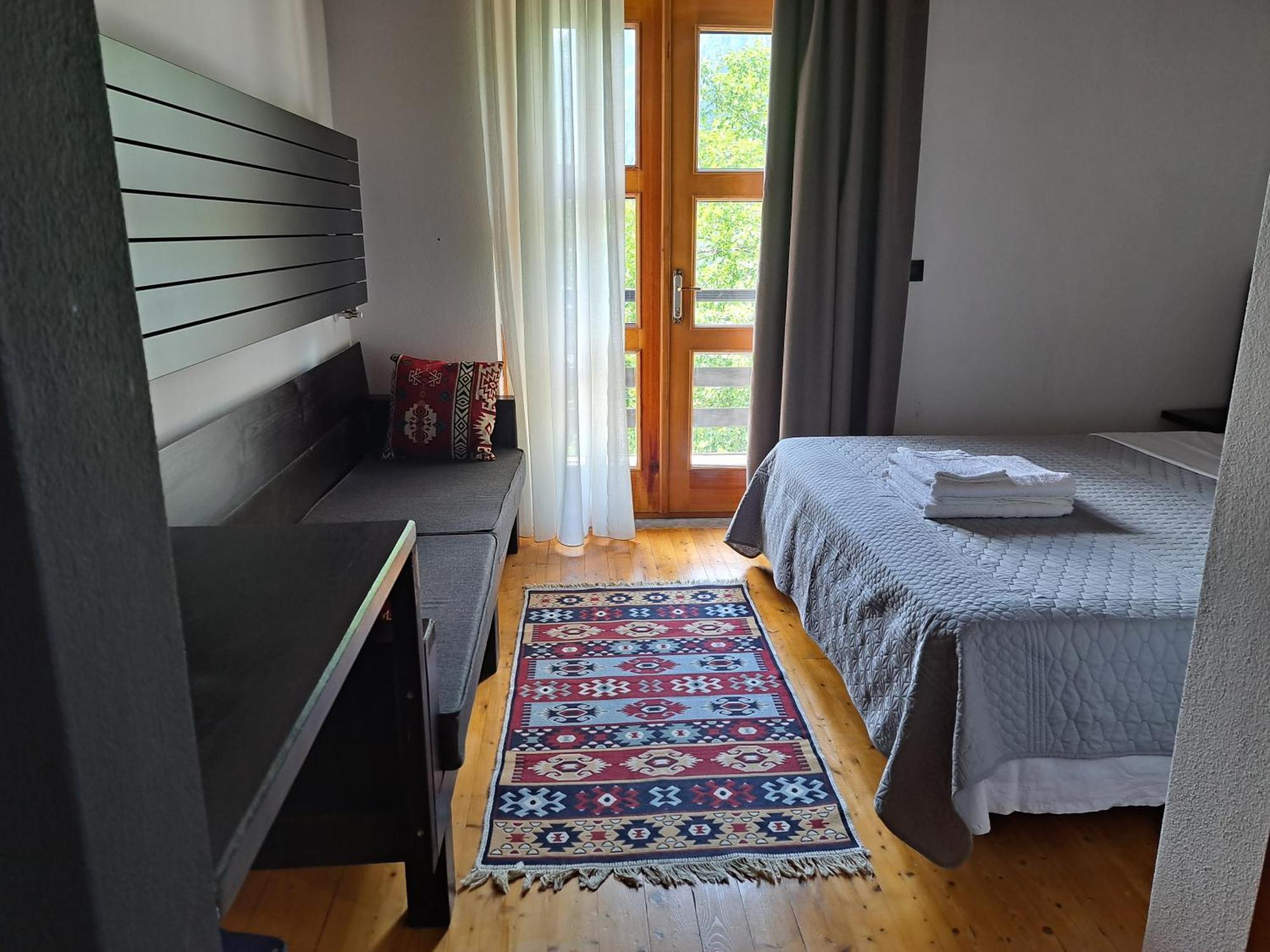 Villa Gjecaj Guesthouse And Restaurant 세스 외부 사진
